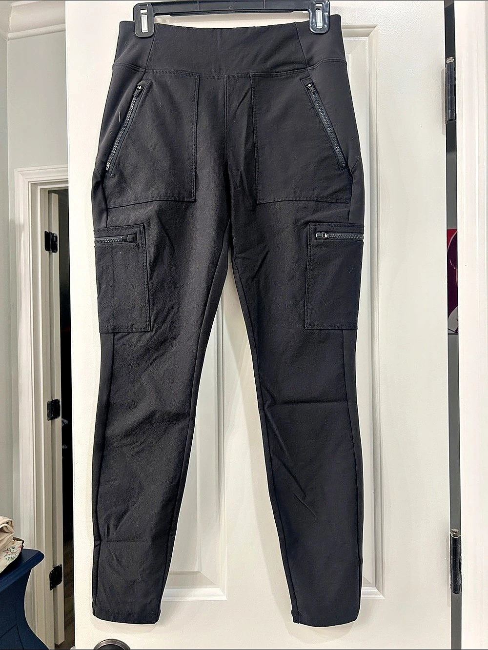 Athleta Black Cargo Leggings Size 6 Like New
